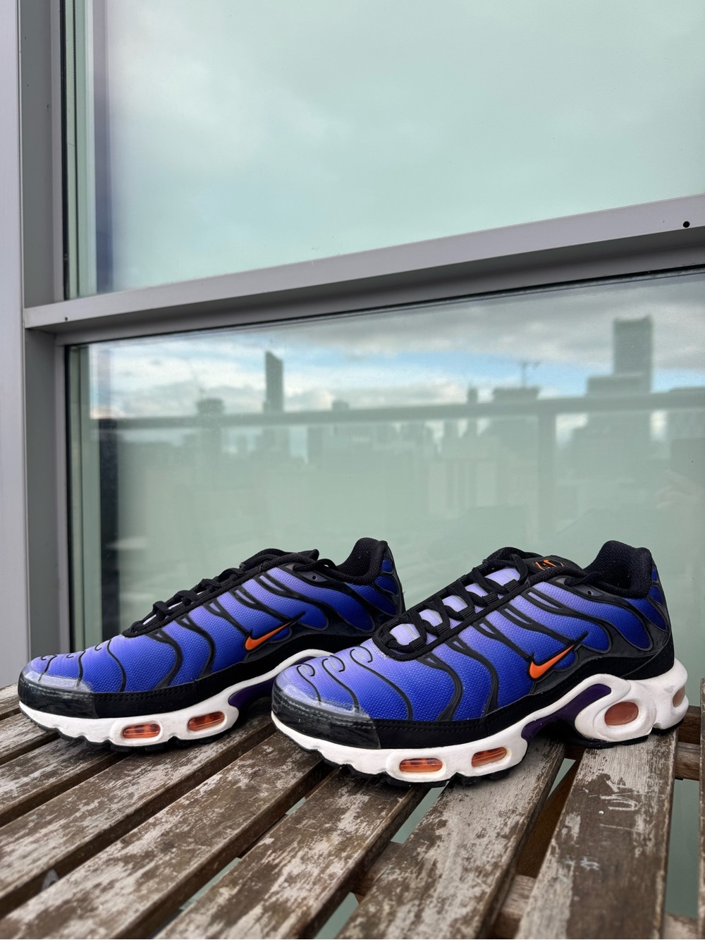 Nike Air Max Plus OG (2018) in Voltage Purple - Picture 2 of 4